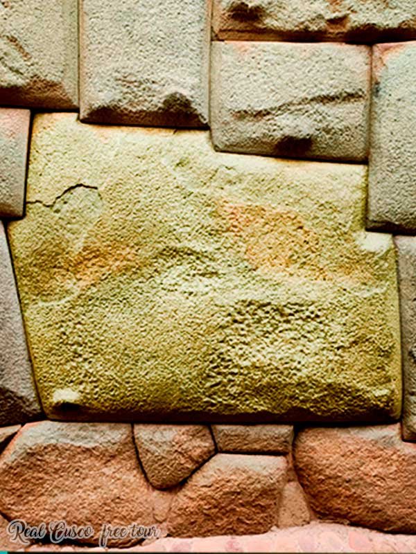 see the stone of the 12 angles with the free walking tour cusco
